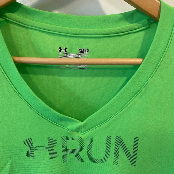 Women’s Under Armour v-neck running top! - Picture 2 of 8